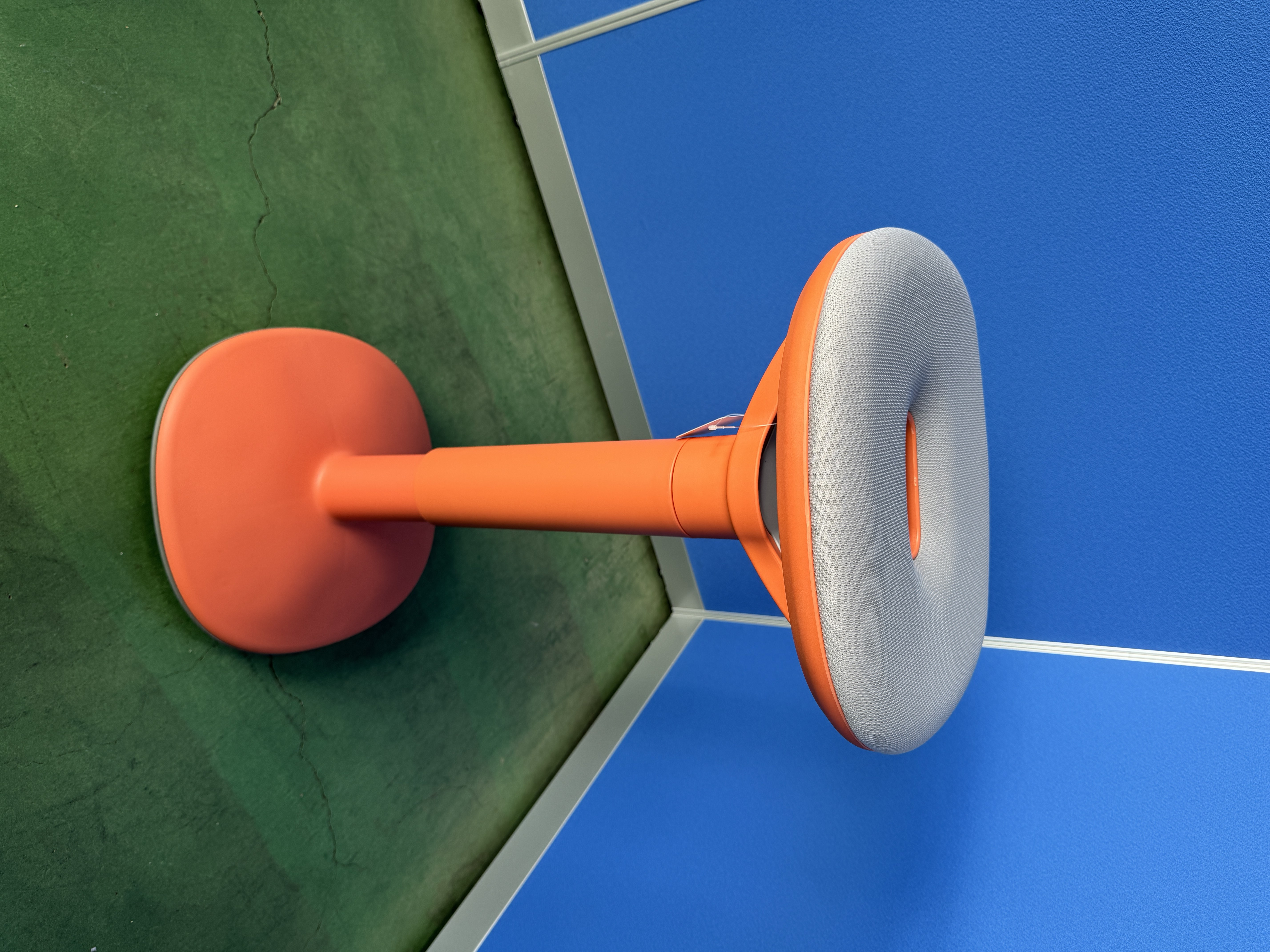 イトーキ　ピッコ　マンダリンオレンジ　スツール