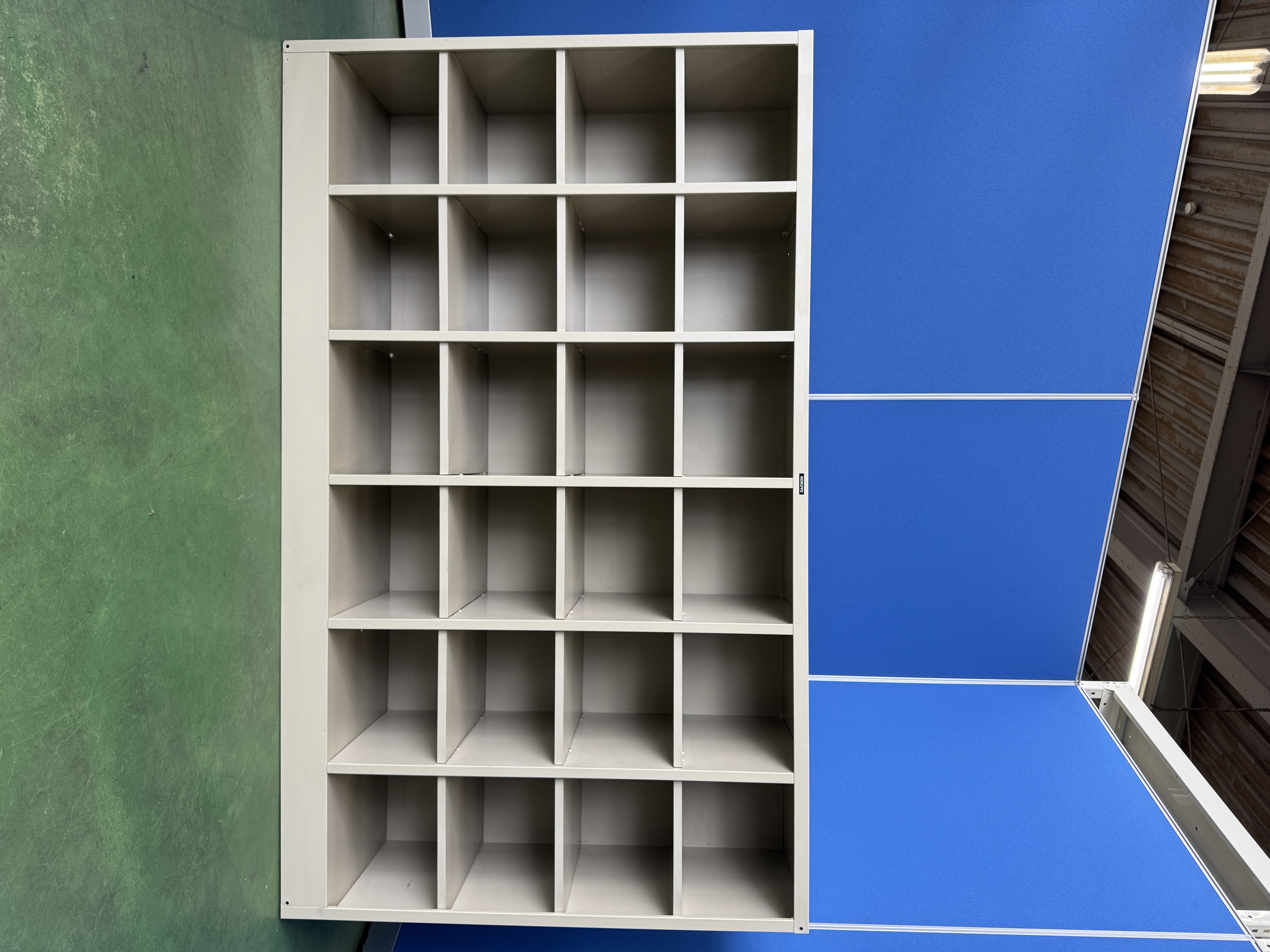 コクヨ　SXシリーズ　24人用　ナチュラルグレー　シューズロッカー