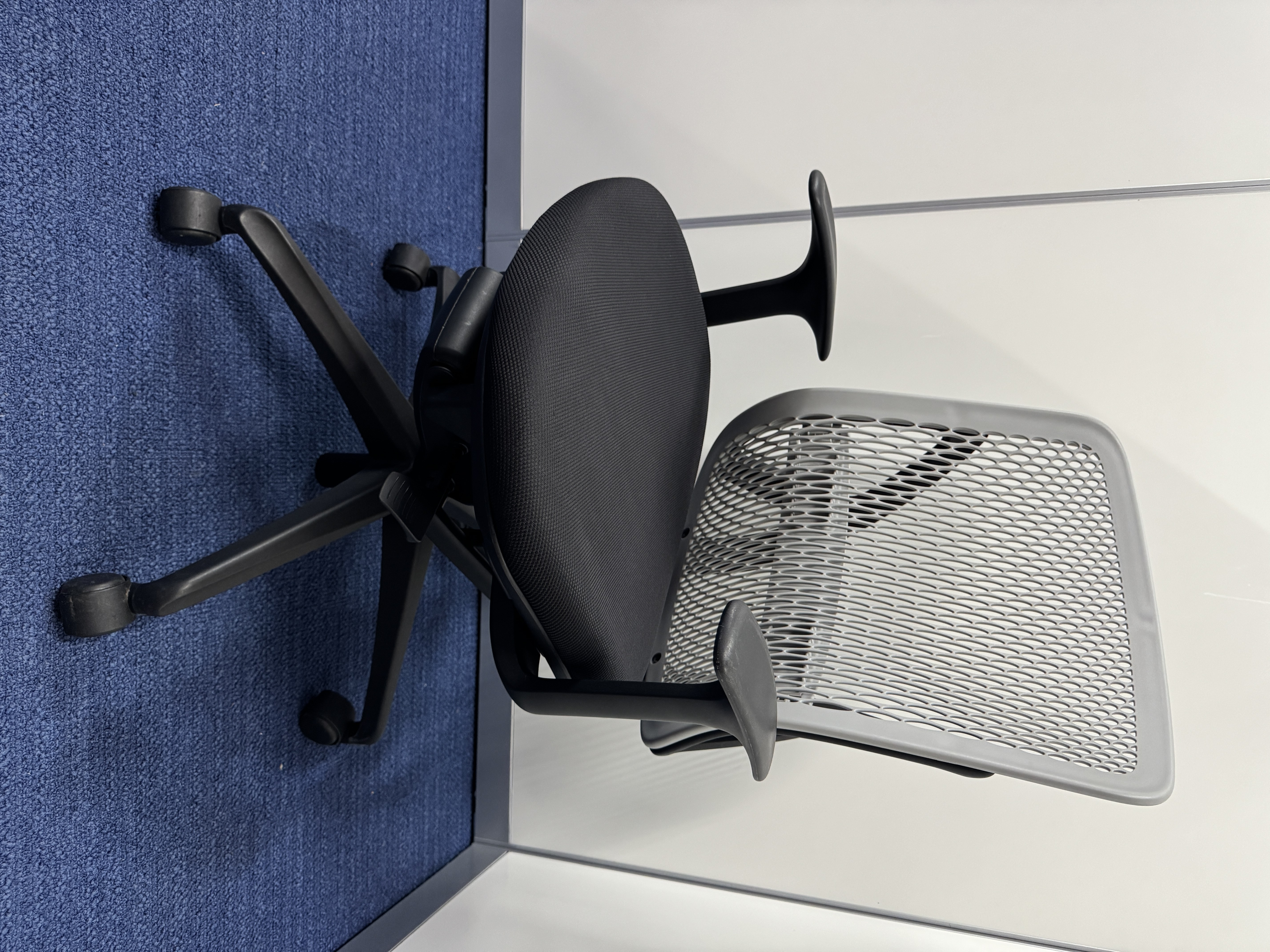 イナバ　イエラ　ランバーサポート付　グレー　オフィスチェア