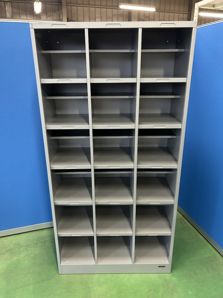 オカムラ　ザパート　シルバー　シューズロッカー