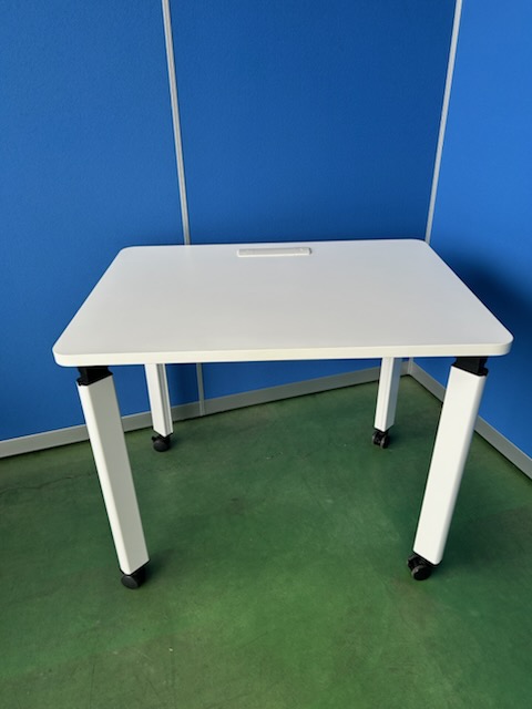 キャスター付　テーブル　ホワイト