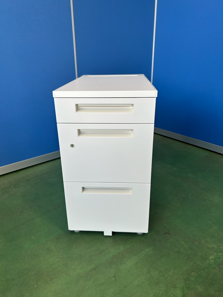 イナバ　デュエナ　3段　ホワイト　脇机