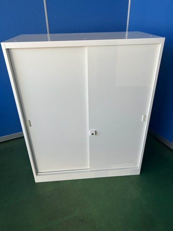 オカムラ　レクトライン　3段　ネオホワイト　引き戸書庫　ベース付