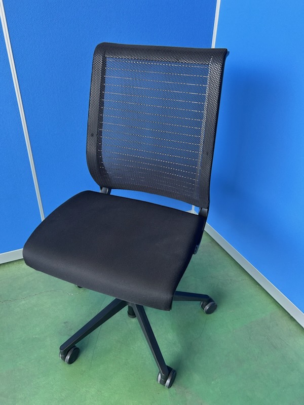 スチールケース　シンク　ブラック　オフィスチェア［436］