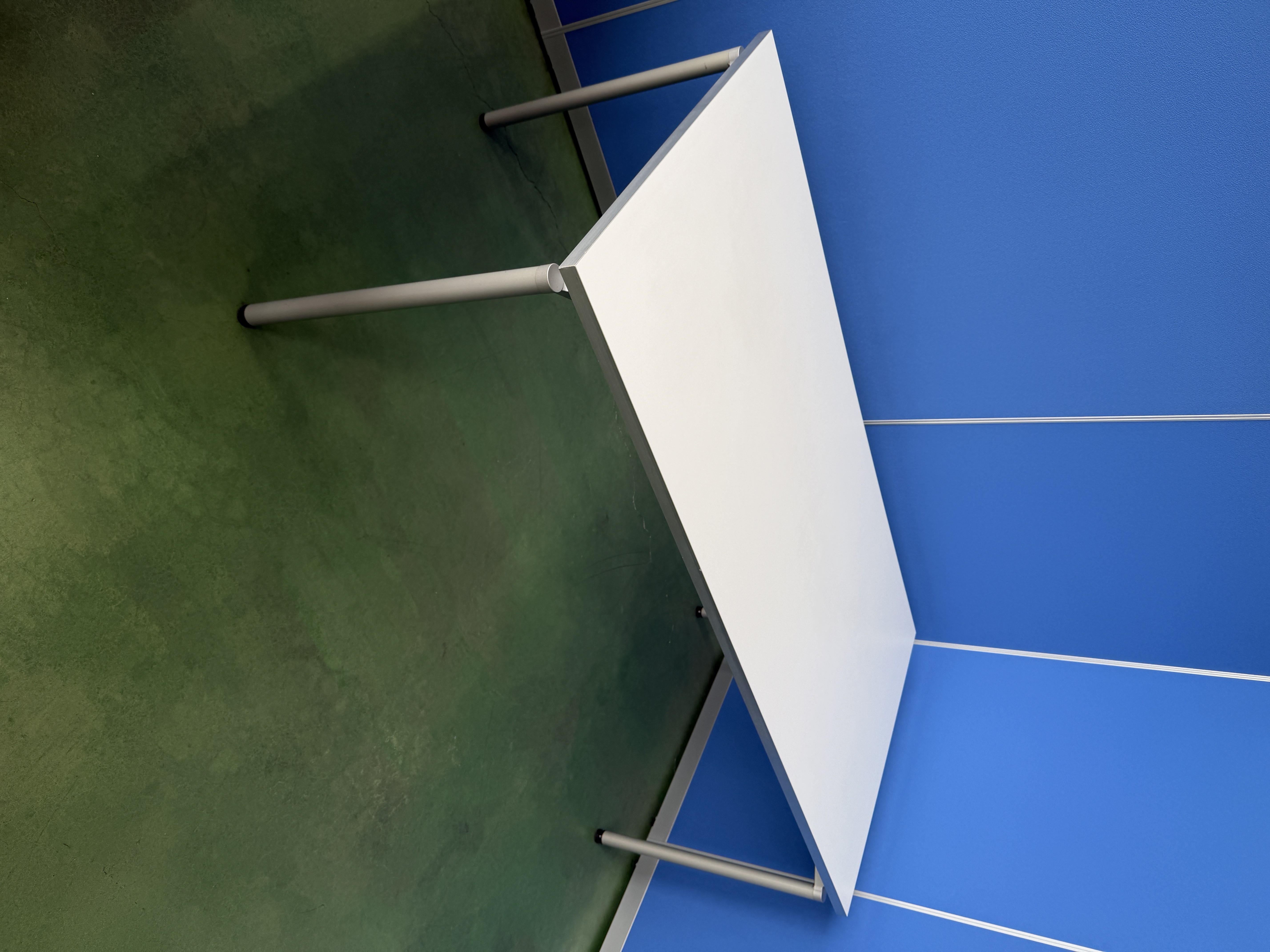 オカムラ　フェズリー　W1800　ホワイト　ミーティングテーブル［443］