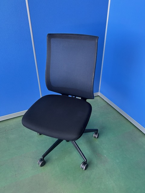 コクヨ　ベゼル　ブラック　オフィスチェア［450］