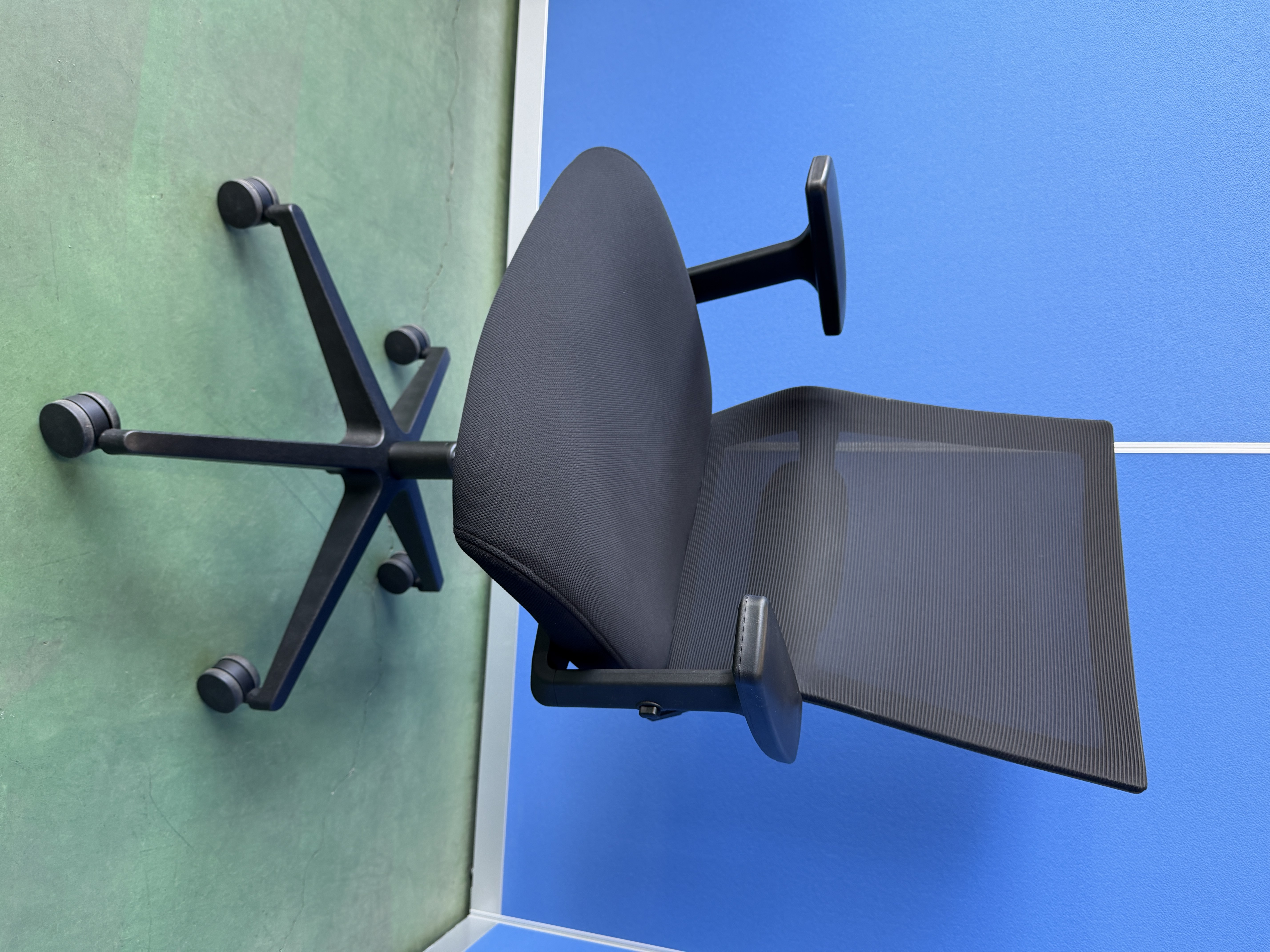 オフィスチェア　可動肘　ランバーサポート付　ブラック［467］