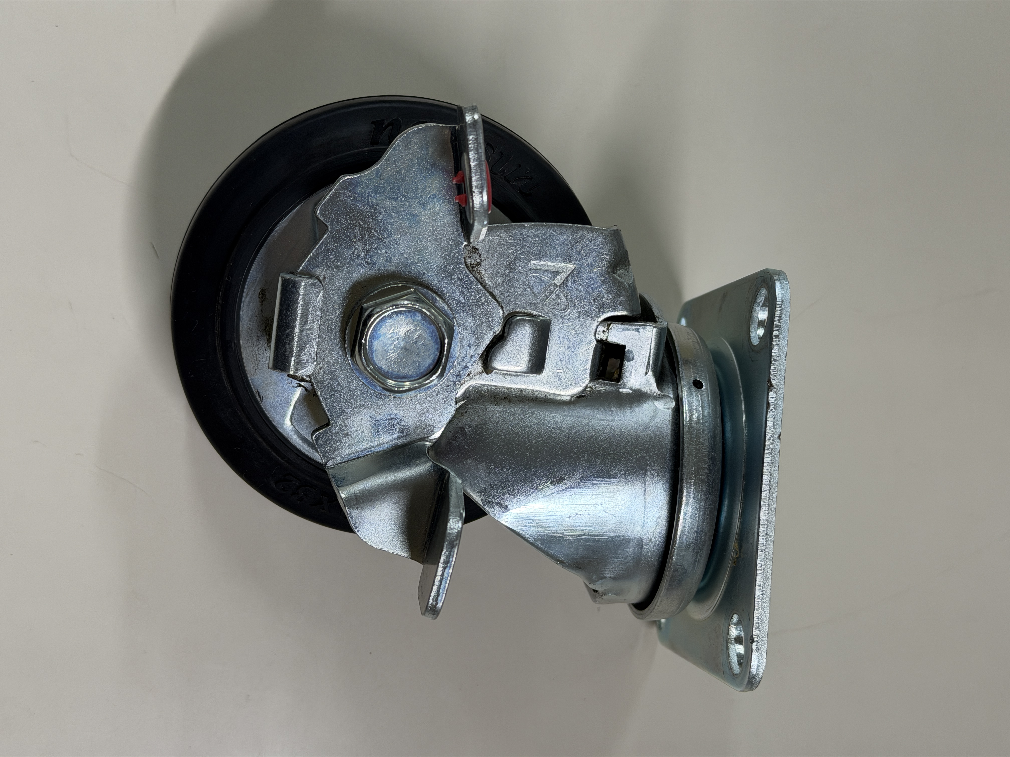 ナンシン　キャスター　ストッパーあり　100Φ　ボルトナット付［475］