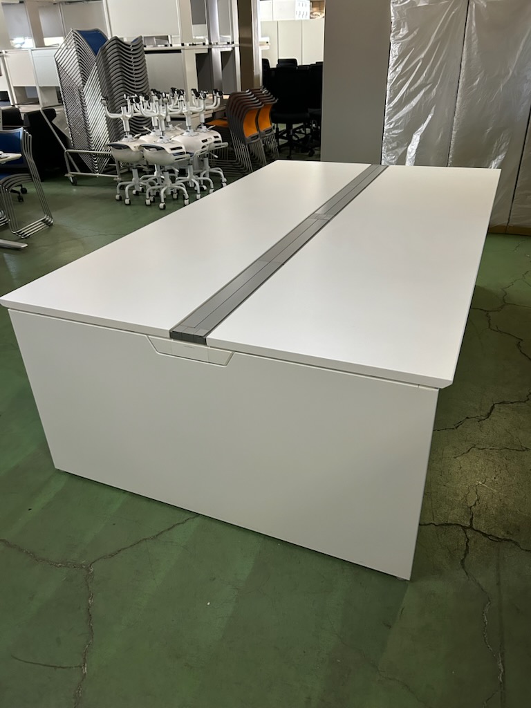 オカムラ　プロユニットフリーウェイ　W2400×D1400　ホワイト　フリーアドレスデスク［497］