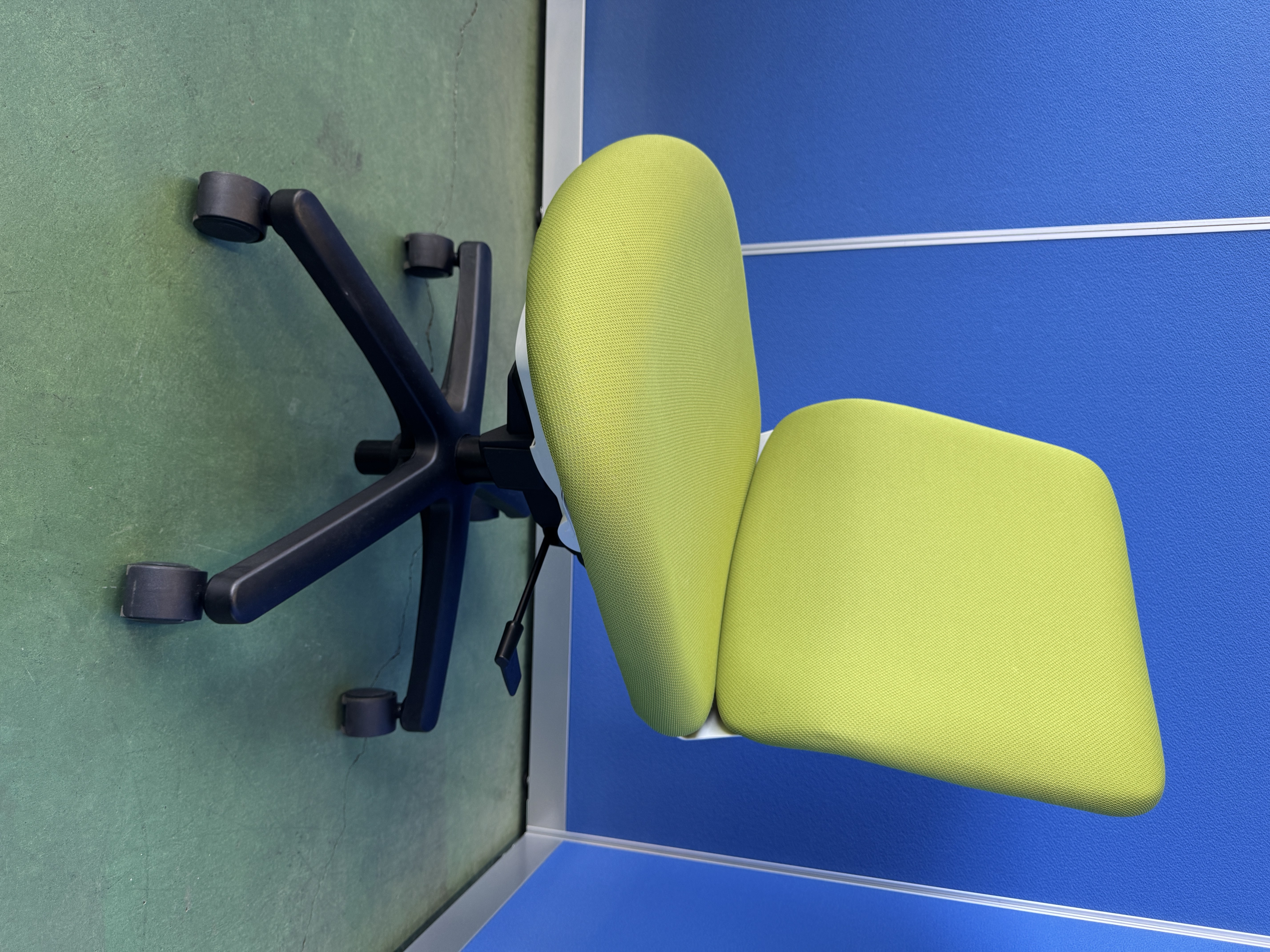 イトーキ　トルテRチェア　モスグリーン　オフィスチェア