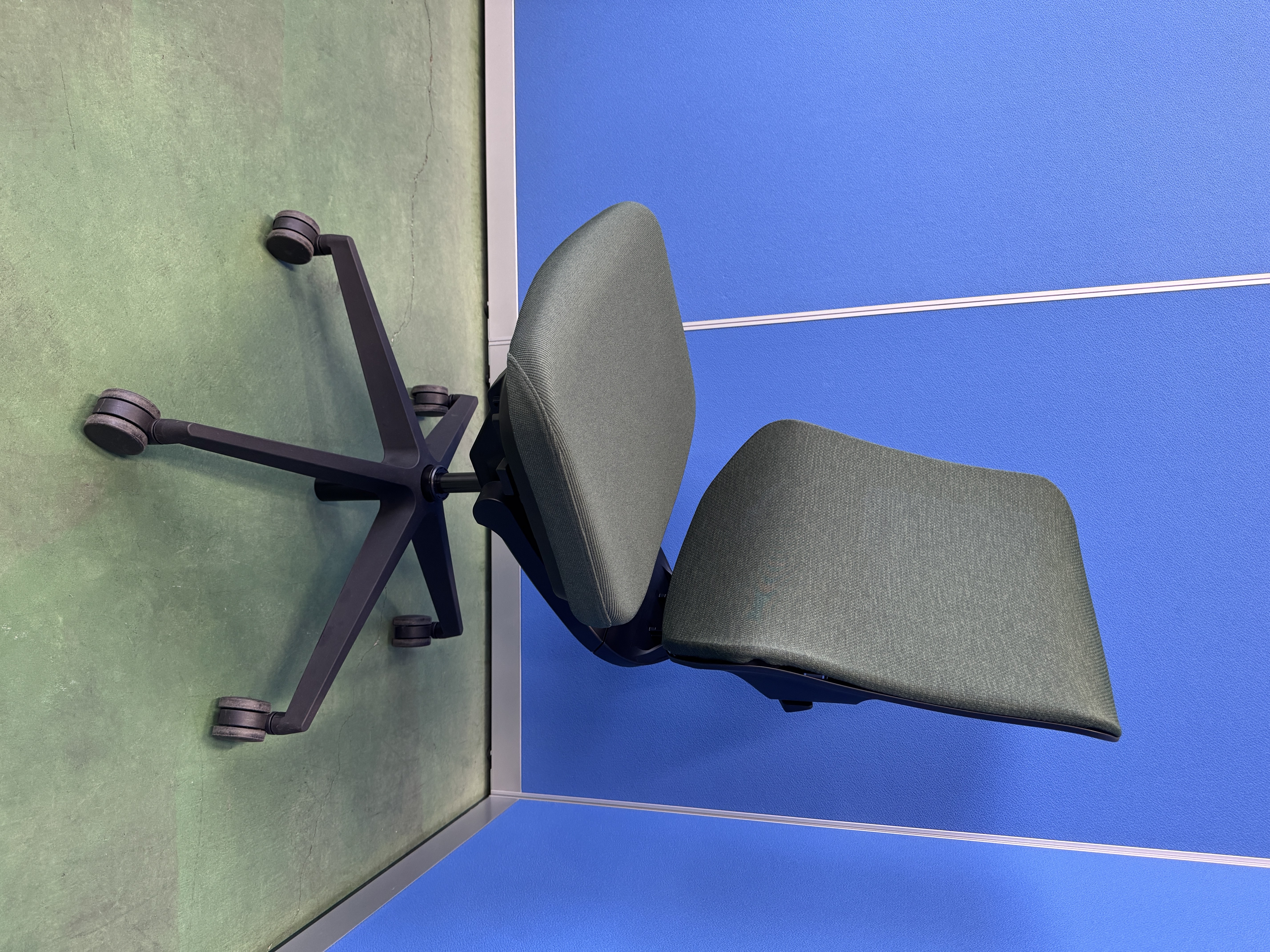 ナイキ　セリフト　ランバーサポート付　ダークグリーン　オフィスチェア