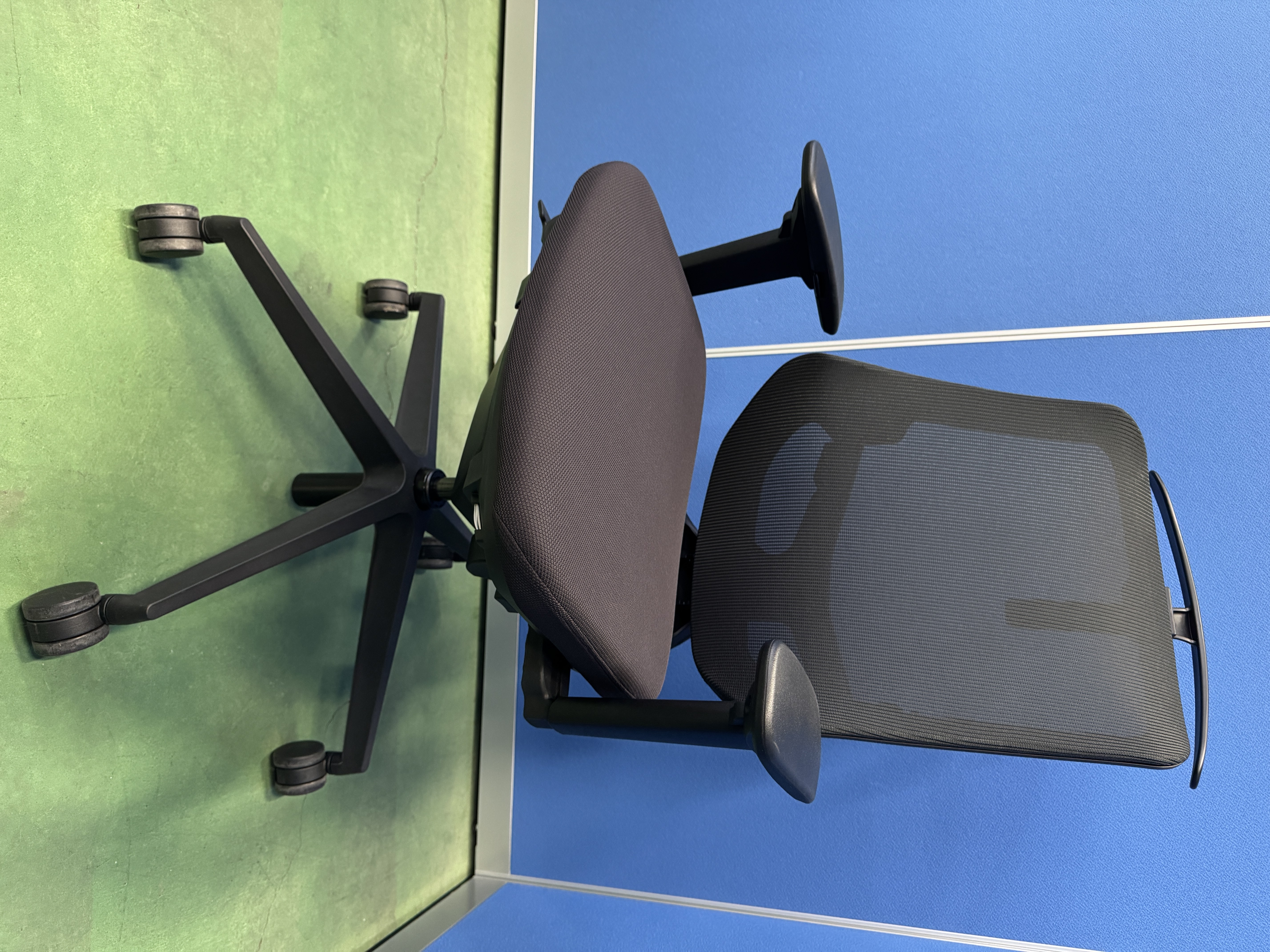 ナイキ　セリフト　可動肘　ハンガー付　ミックスブラック　オフィスチェア