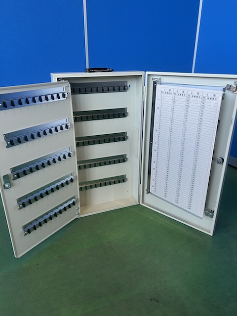 スギタエース　キーボックス　アイボリー