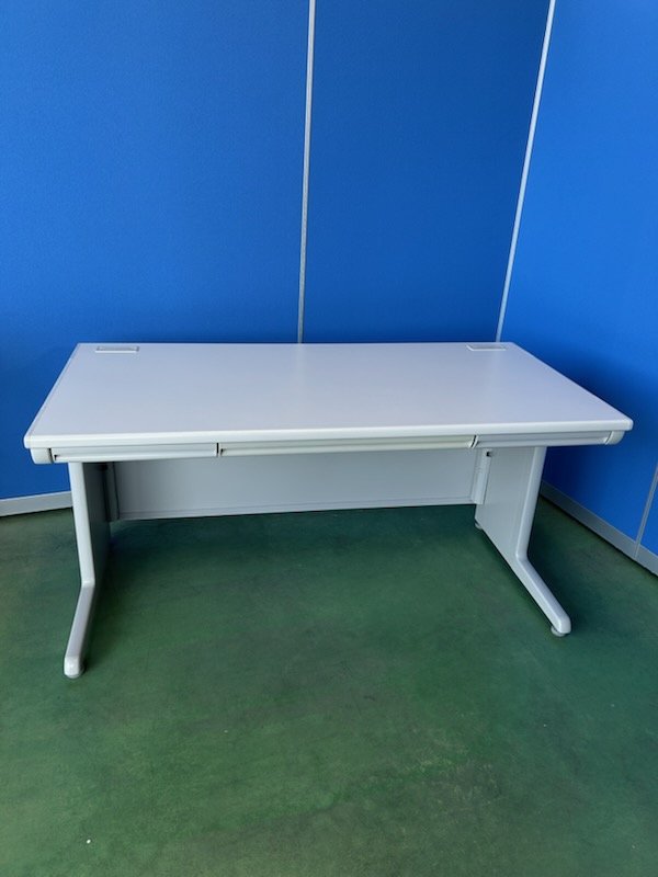 オカムラ　SD　W1400　ニューグレー　平机